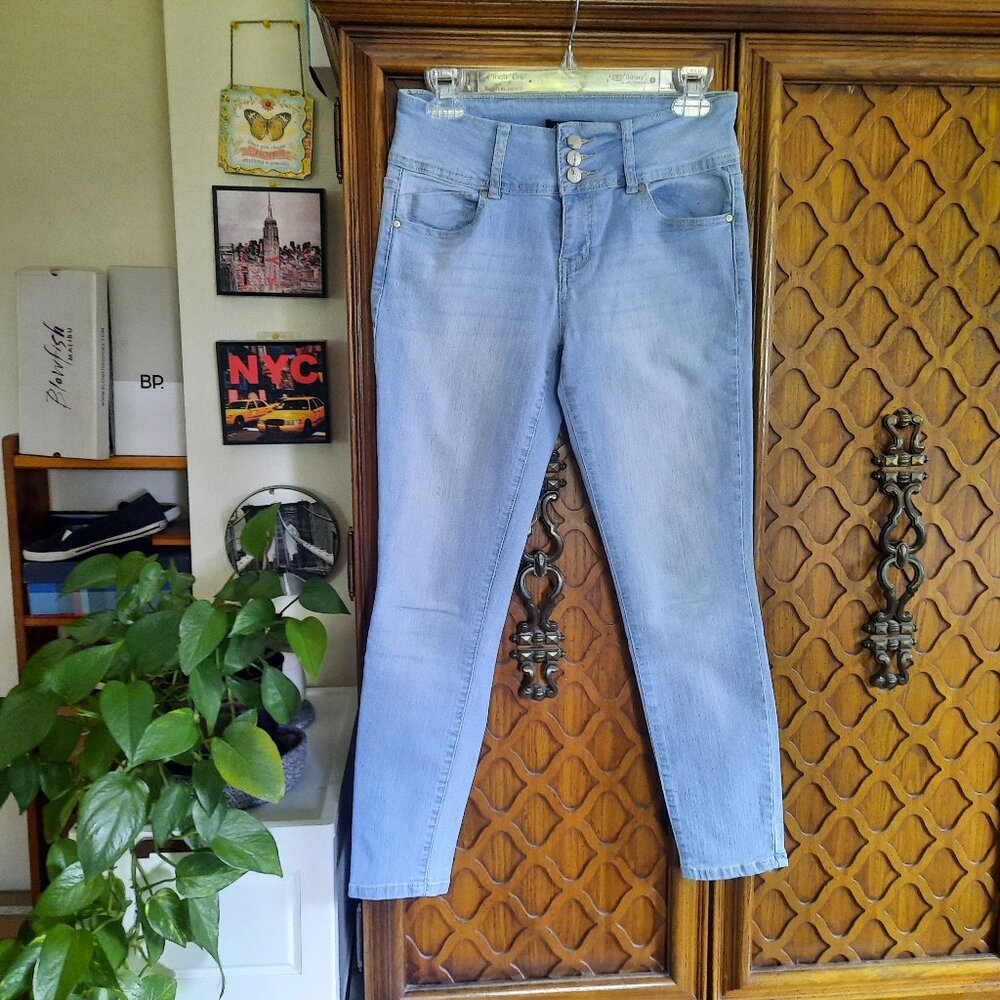 Lightwash High-Rise Skinny Jeans